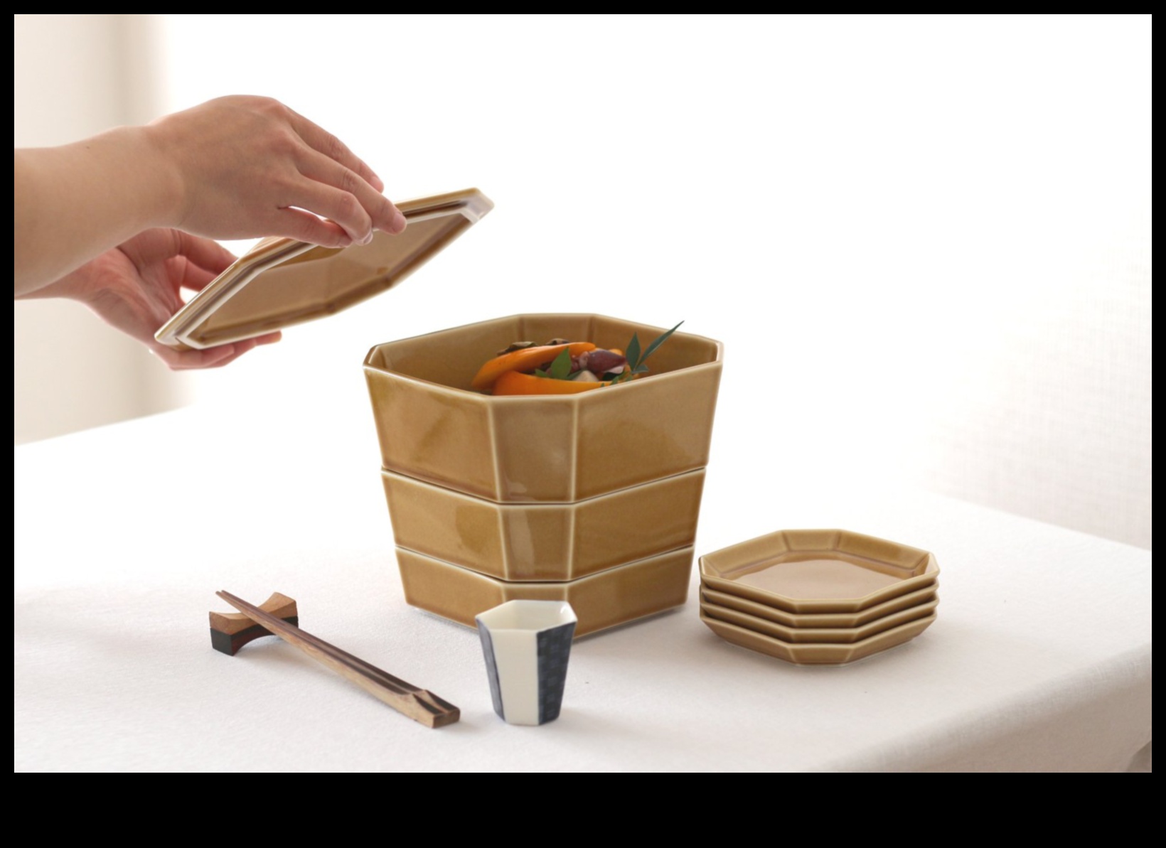 Funkcionāls skaistums Māksla radīt gan skaistus, gan noderīgus produktus 3 Funkcionālais skaistums: mūsdienu produktu dizaina mākslinieciskums