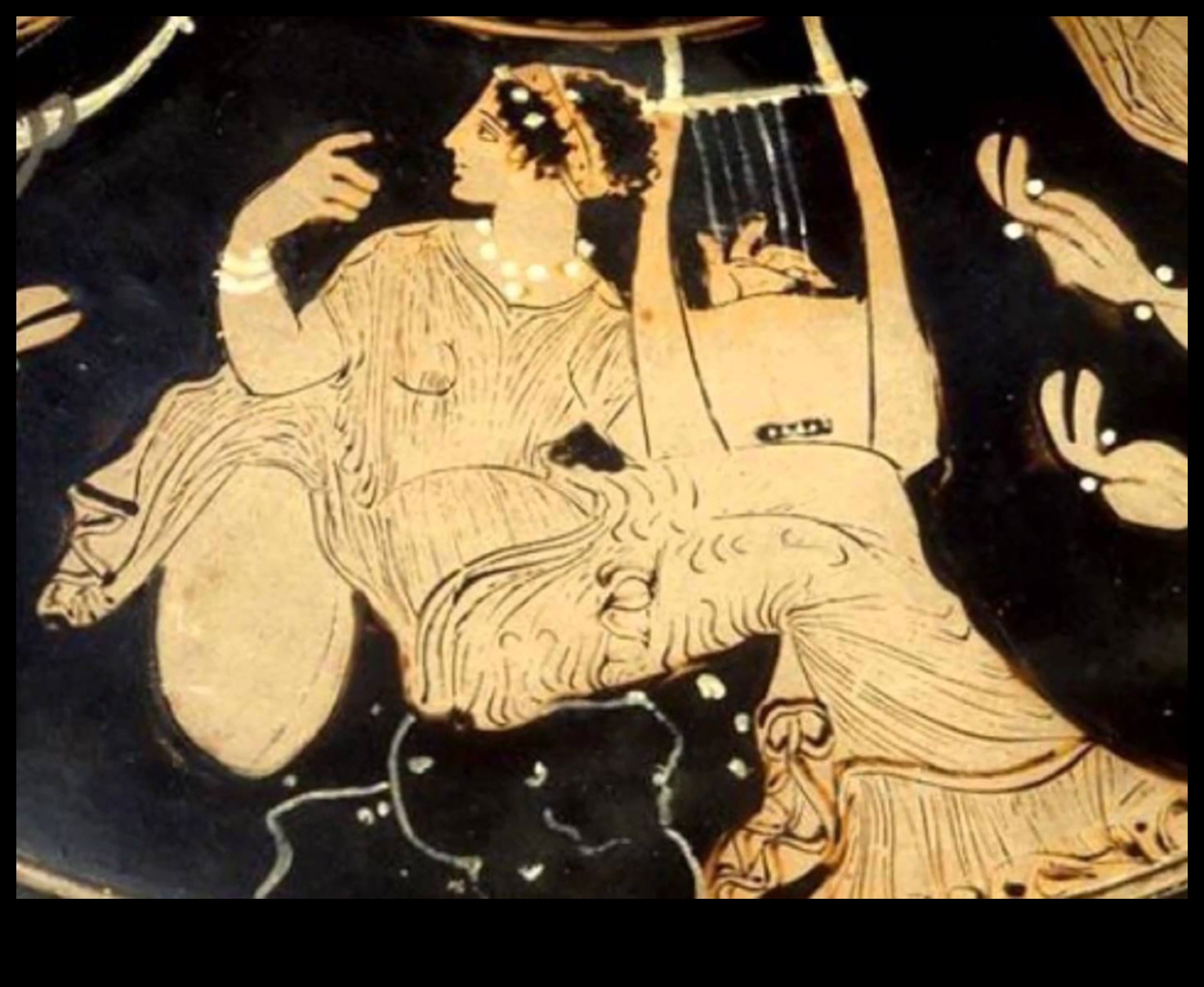 Ceremoniālais krāšņums: senā māksla rituālistiskos kontekstos