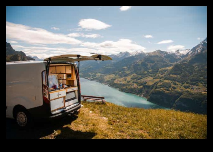 Pilsētas klejotāji: Ieskauj furgonu dzīvi pilsētas ainavās