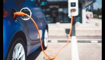 Tīras kustības: pieaugošā elektrisko automašīnu popularitāte pilsētās