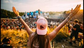 Kā ainavas veicina āra mūzikas festivālu vizuālo pievilcību?