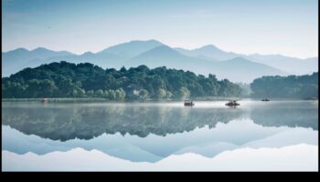 Ūdens ainavas: ceļojums pa upi un ezeru
